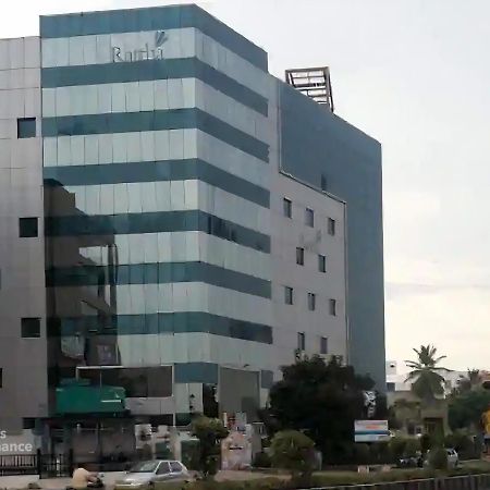 The Townhall Madras Buitenkant foto