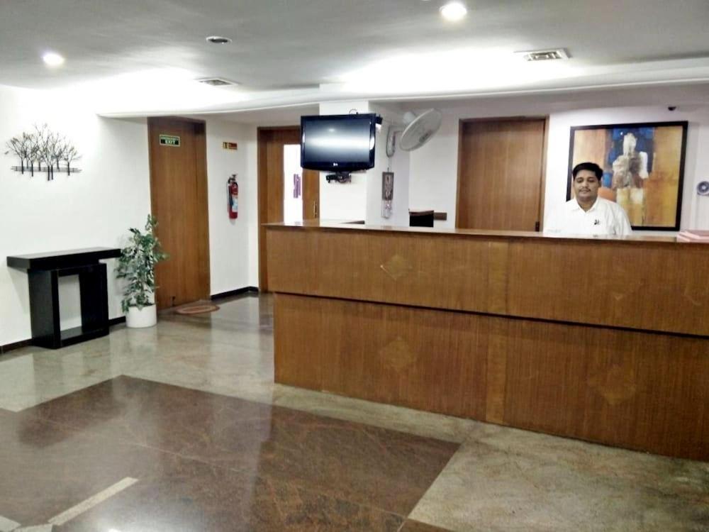 The Townhall Madras Buitenkant foto