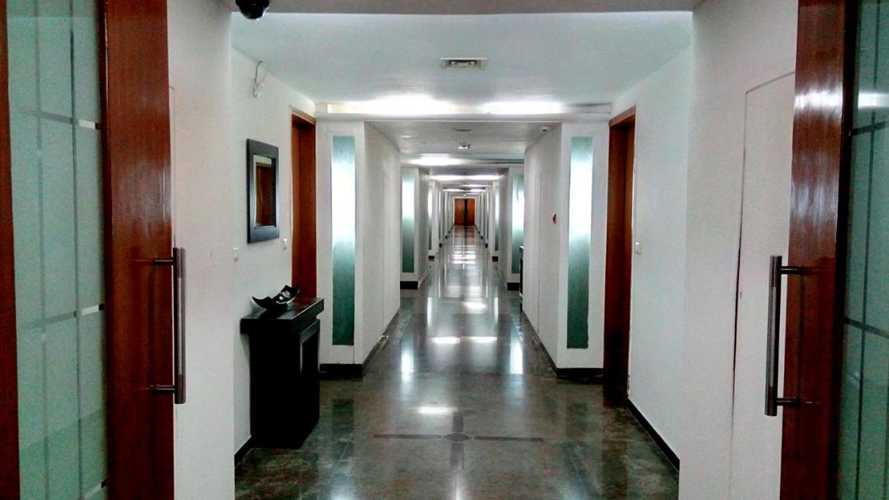 The Townhall Madras Buitenkant foto